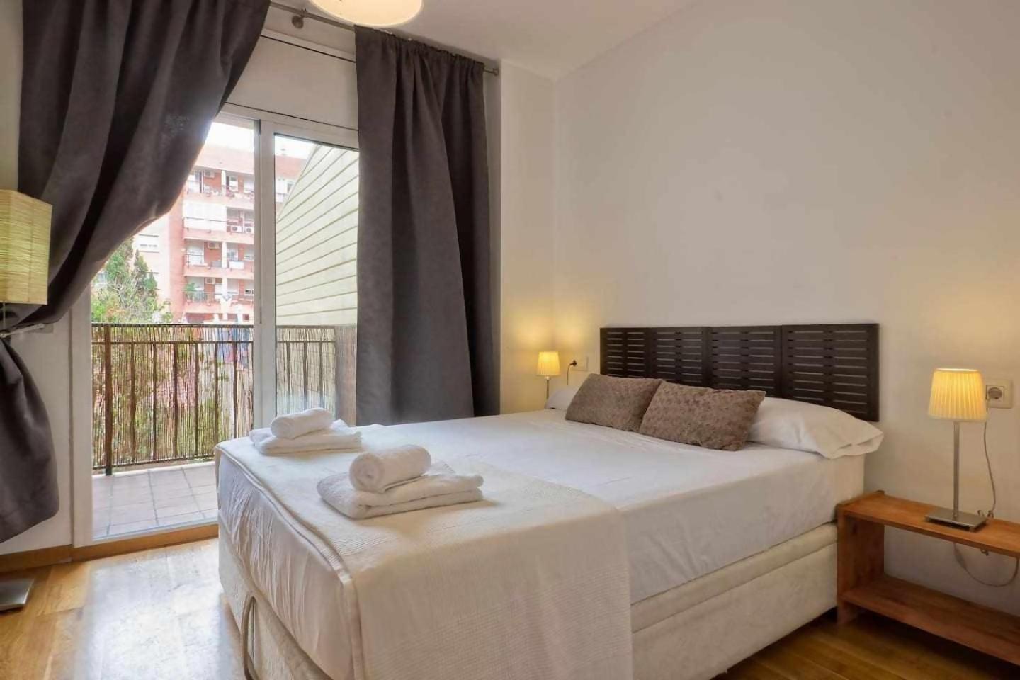 Appartamento Comfortable 4 2bath W Balcony