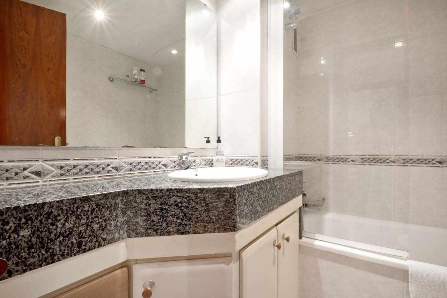 Comfortable 4 2bath W Balcony * Barcellona